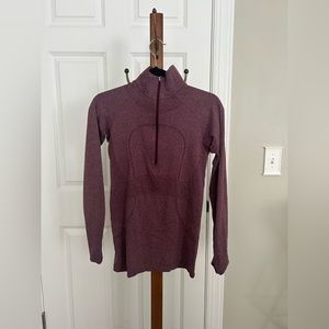 Lightweight lulu lemon half zip in great condition size xs